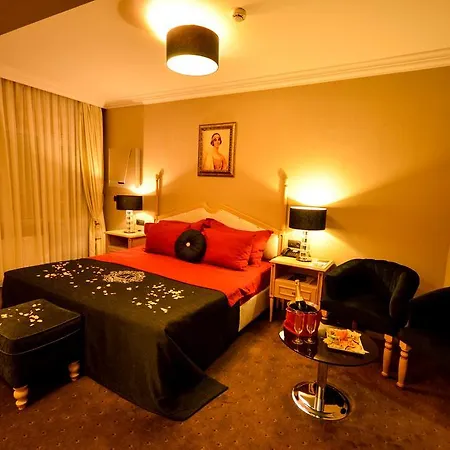 Ada Life Hotell 3*